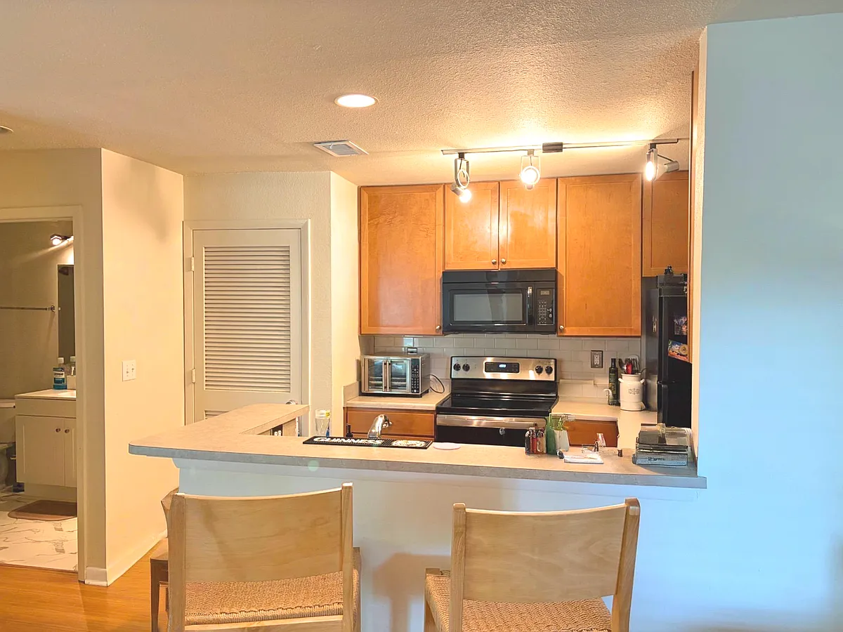 Building Photo - 278 Alexandra Dr #15