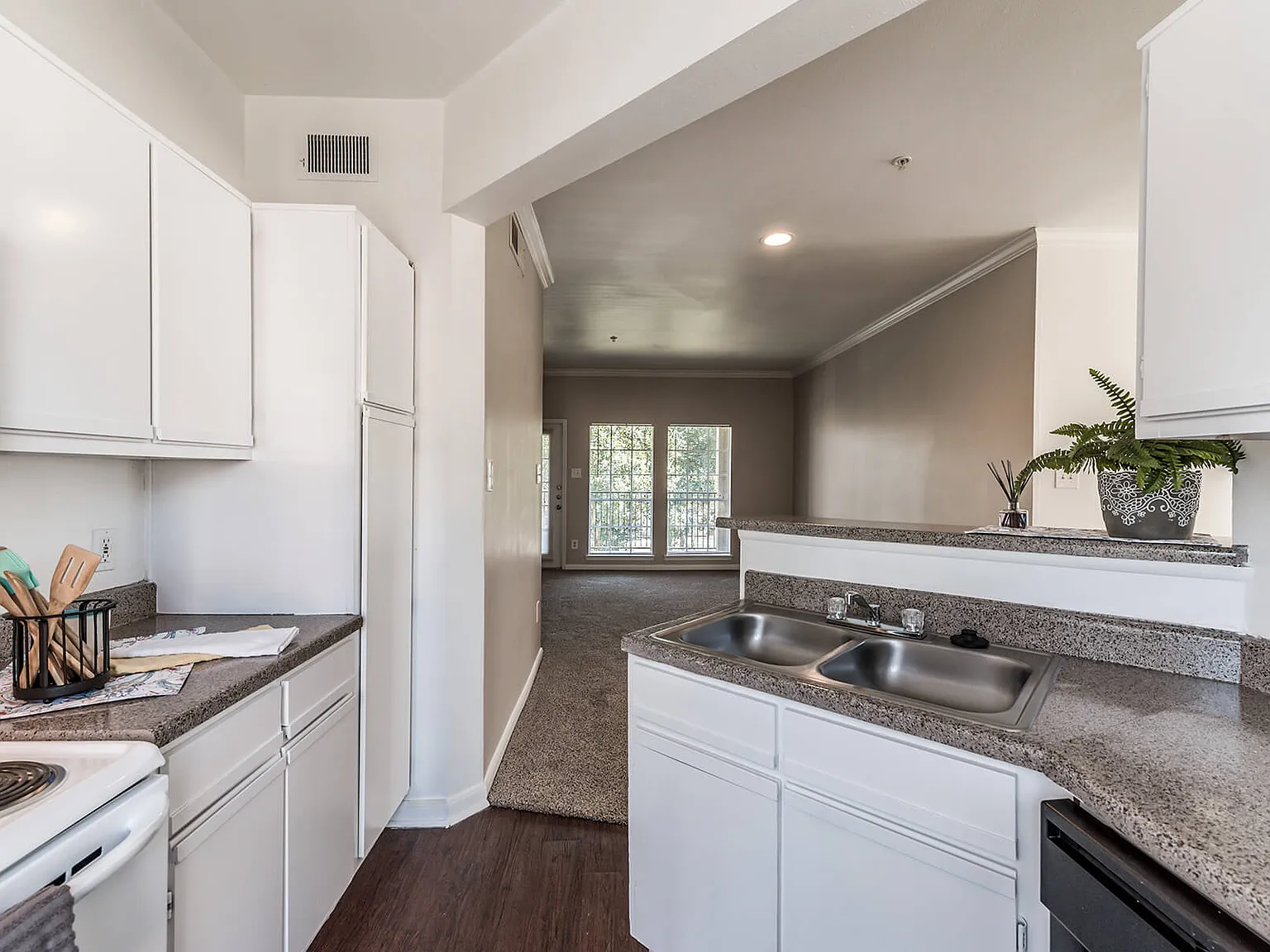 Hollow Creek Apartments — Photo 2