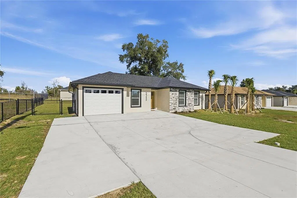 3 bed, 2.0 bath, 1064 sqft, $1,700 — Photo 2