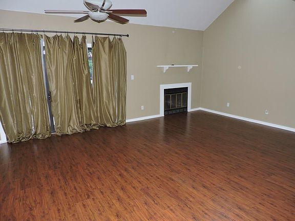 3rd image of 246 Bridgewater Dr