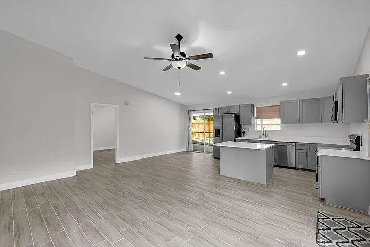 3 bed, 2.0 bath, 1426 sqft, $3,000 — Photo 4