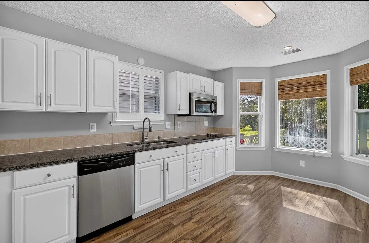 3 bed, 1480 sqft, $2,065 — Photo 2
