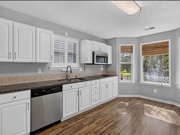 2nd image of 2112 Razorback Ln