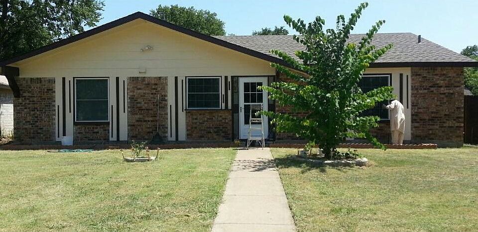 1st image of 2806 Royalty Dr