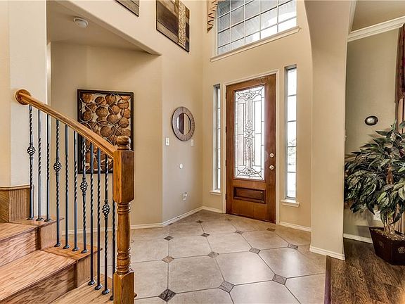 4th image of 804 Regal Bluff Ln
