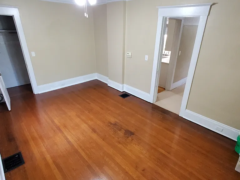 140 College Ave NE #4 — Photo 16