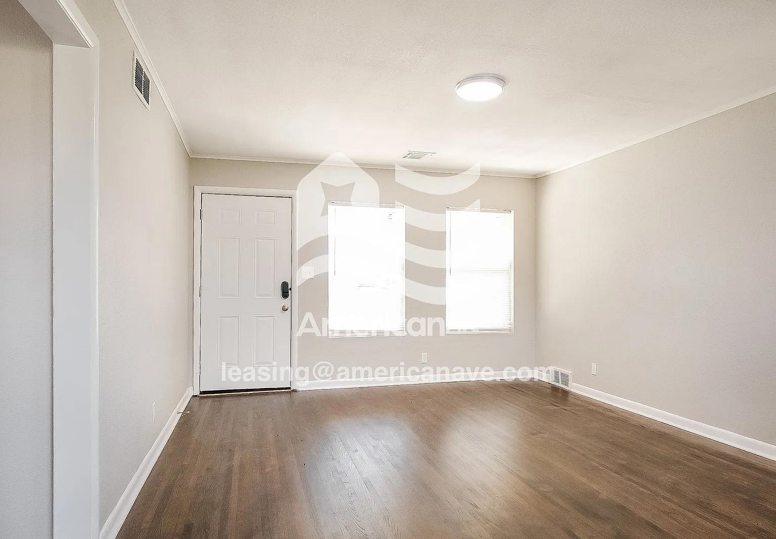 3 bed, 1.0 bath, 1146 sqft, $1,297 — Photo 2