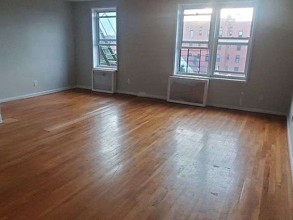 2nd image of 9335 Lamont Ave APT 6d