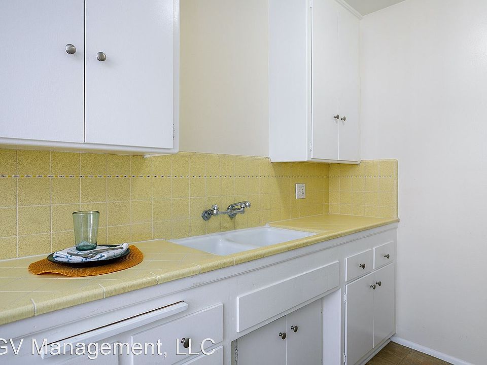 1st image of 221 W Lemon Ave APT 2