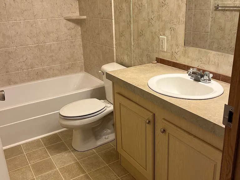 4572 Smith St — Photo 13