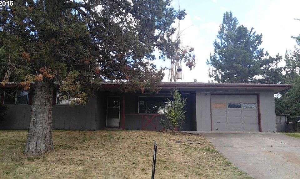 1st image of 421 NE Royal Ave