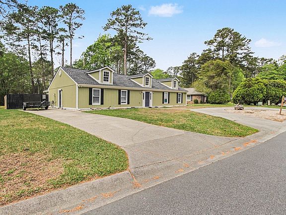 3rd image of 129 Brookgate Dr.
