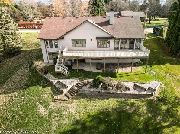 4151 Highland Dr, Fremont, MI 49412