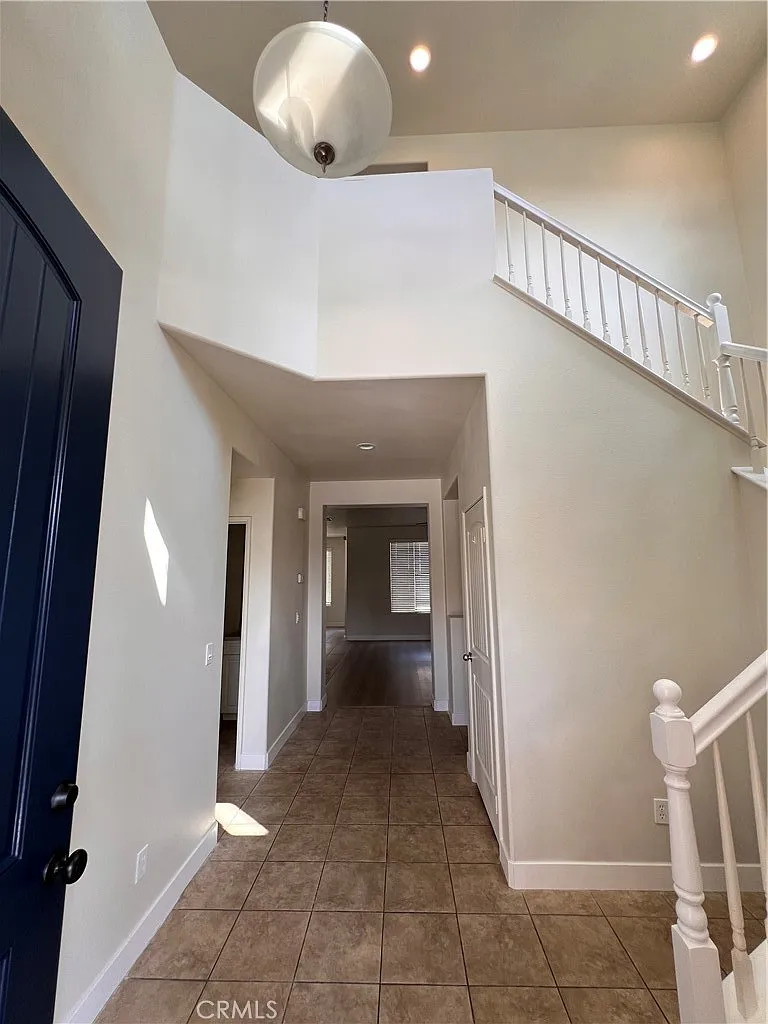 4 bed, 2.5 bath, 2567 sqft, $3,650 — Photo 2