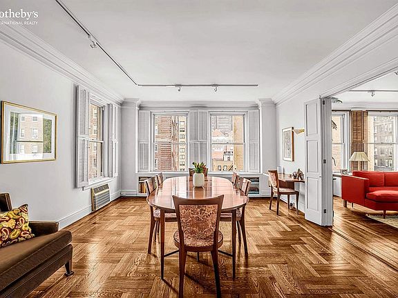 3rd image of 8 E 96th St