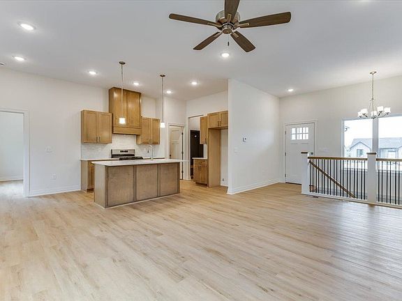 5th image of 3311 S Linden Ct