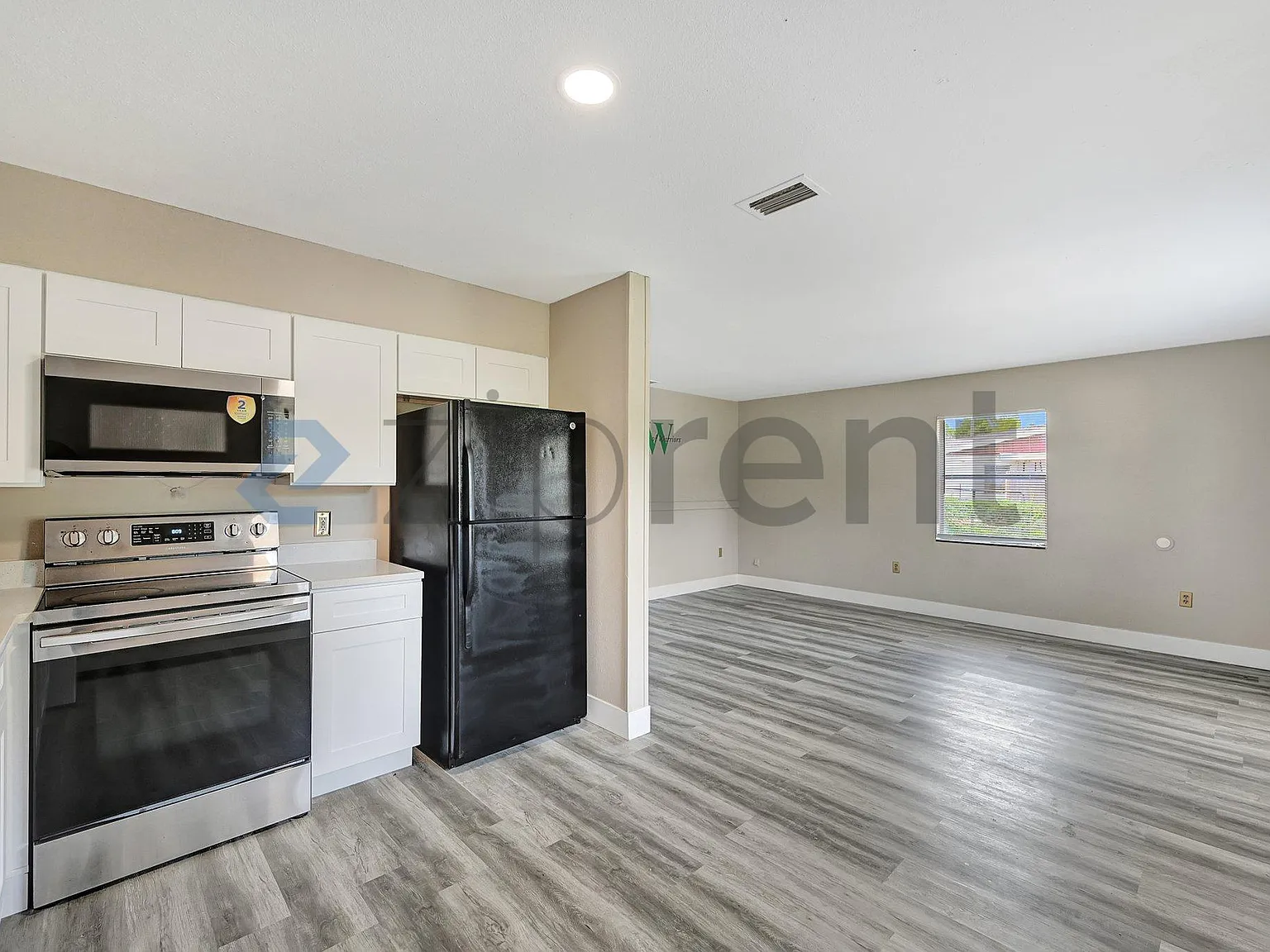 2 bed, 900 sqft, $1,800 — Photo 3