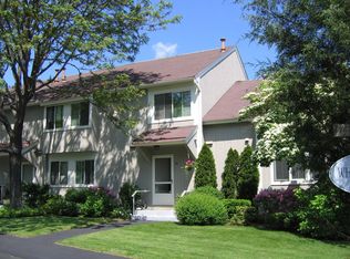 28 Whiffletree Ln, Riverside, CT 06878