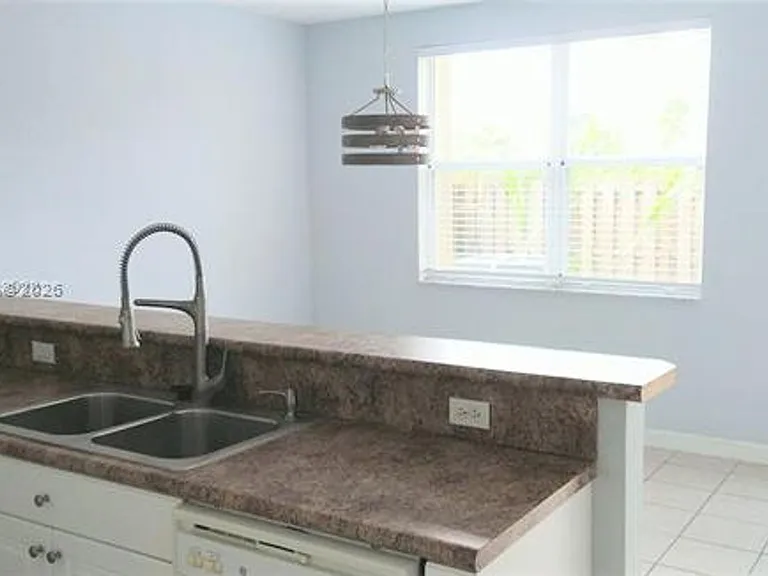 4163 NE 11th St #Townhouse 4163 — Photo 9