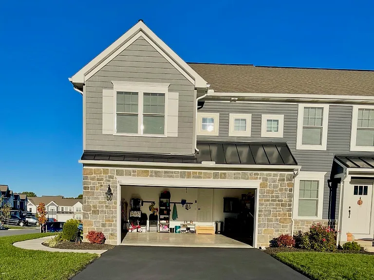 411 Mayapple Dr — Photo 2