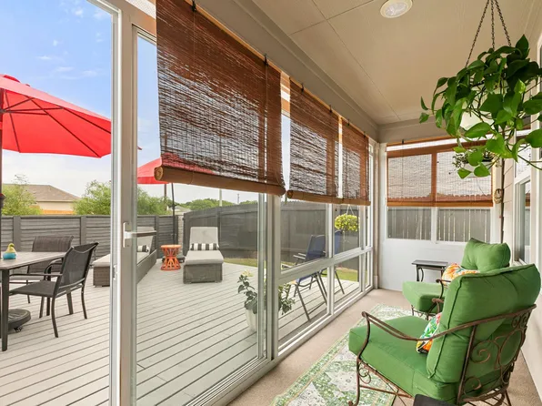 414 Aylor Way, Lockhart, TX 78644