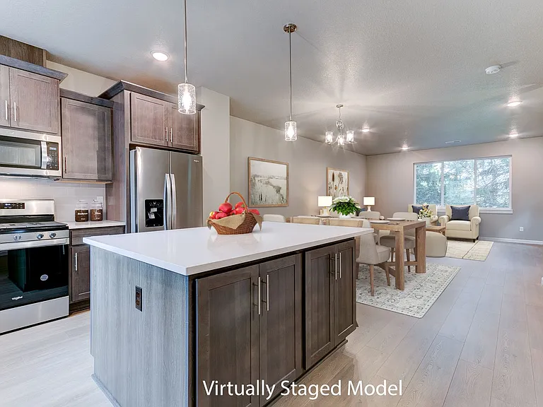 Air Conditioning! Beautiful Newer Construction Home! 3 Master Bedrooms! — Photo 10