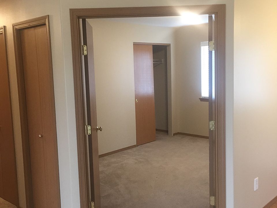 1st image of 700 E Countryside Ave