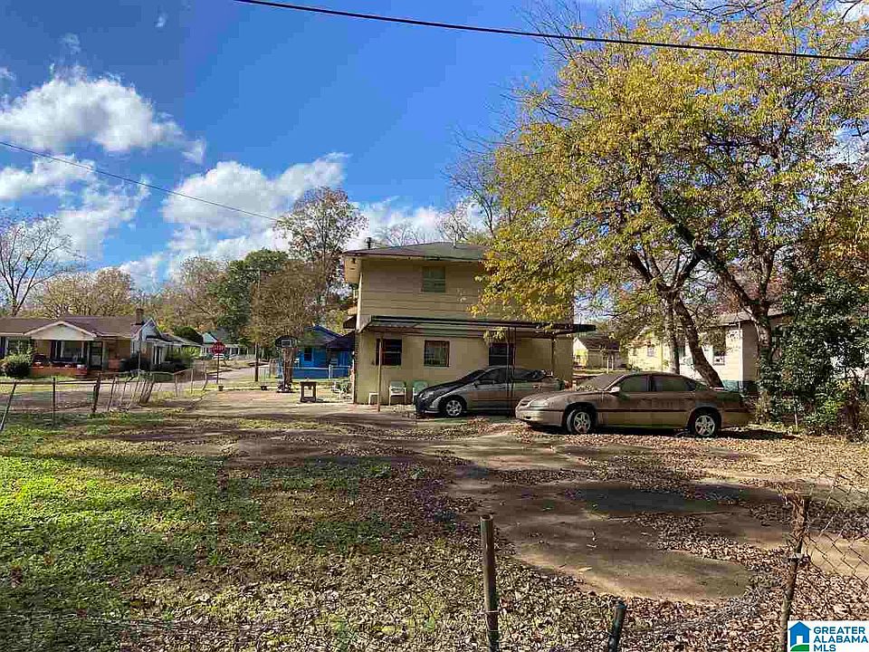2nd image of 825 18th Pl SW