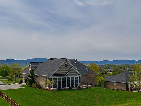 3rd image of 238 Magnolia Ln