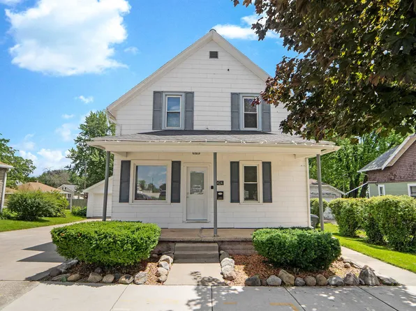 424 Vandenbroek St, Little Chute, WI 54140