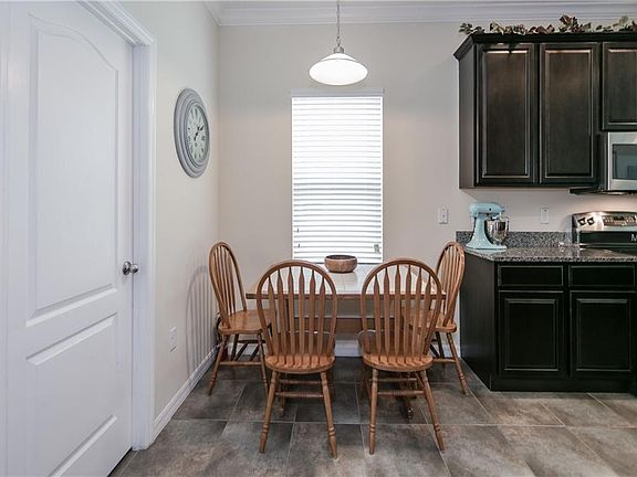 4th image of 603 Washington Way