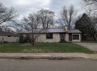 419 10th Ave, Three Rivers, MI 49093