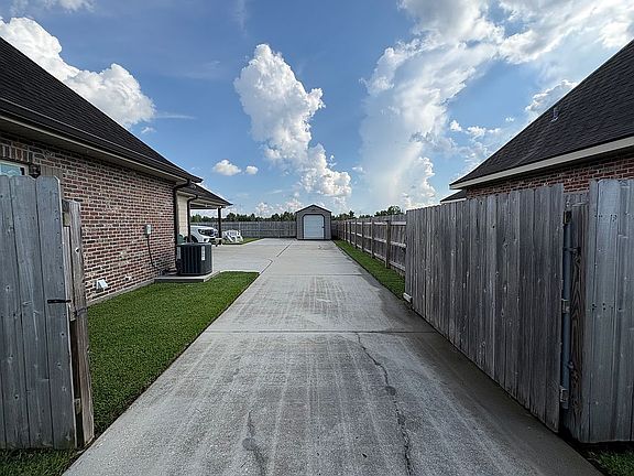 4th image of 2300 Parish Rd