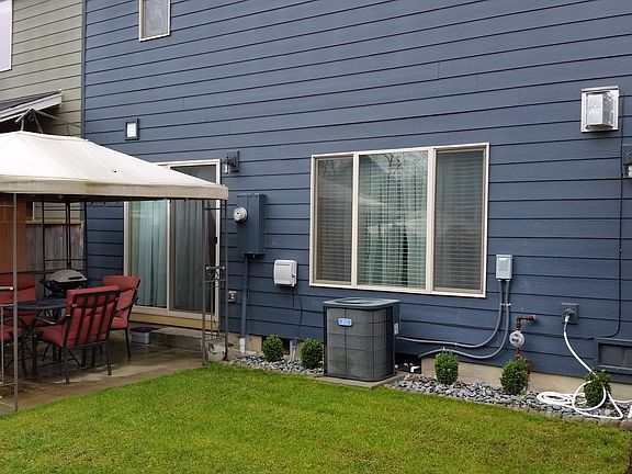 4th image of 5707 NE 49th St