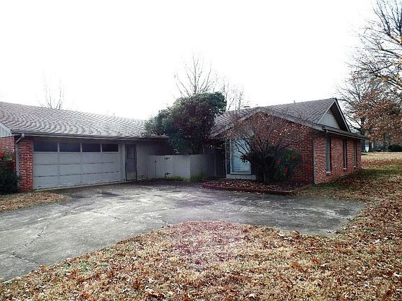 2nd image of 21677 Troon Ln