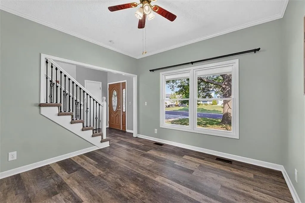 4 bed, 2.5 bath, 2531 sqft, $3,225 — Photo 4