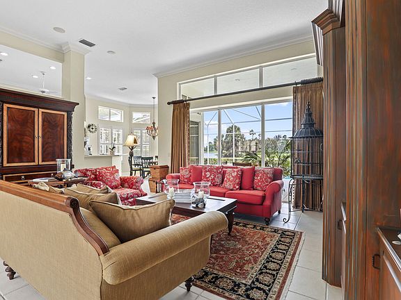 4th image of 2225 SW Oakhill Way