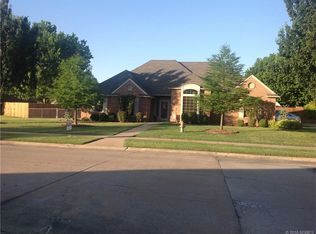 2604 Westwood Dr, Claremore, OK 74017