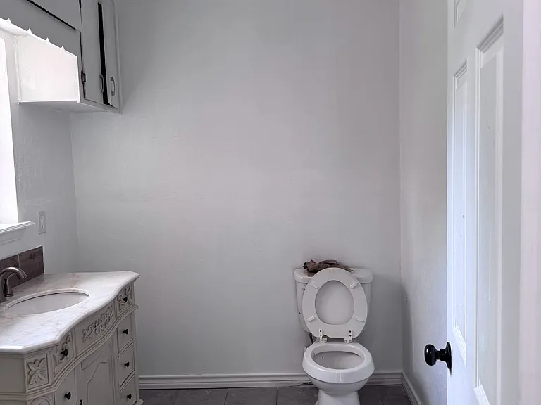 2304 Nottingham Blvd — Photo 6