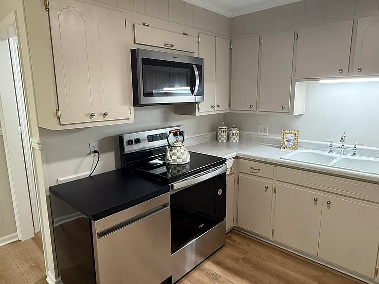840 Mills Rd — Photo 5