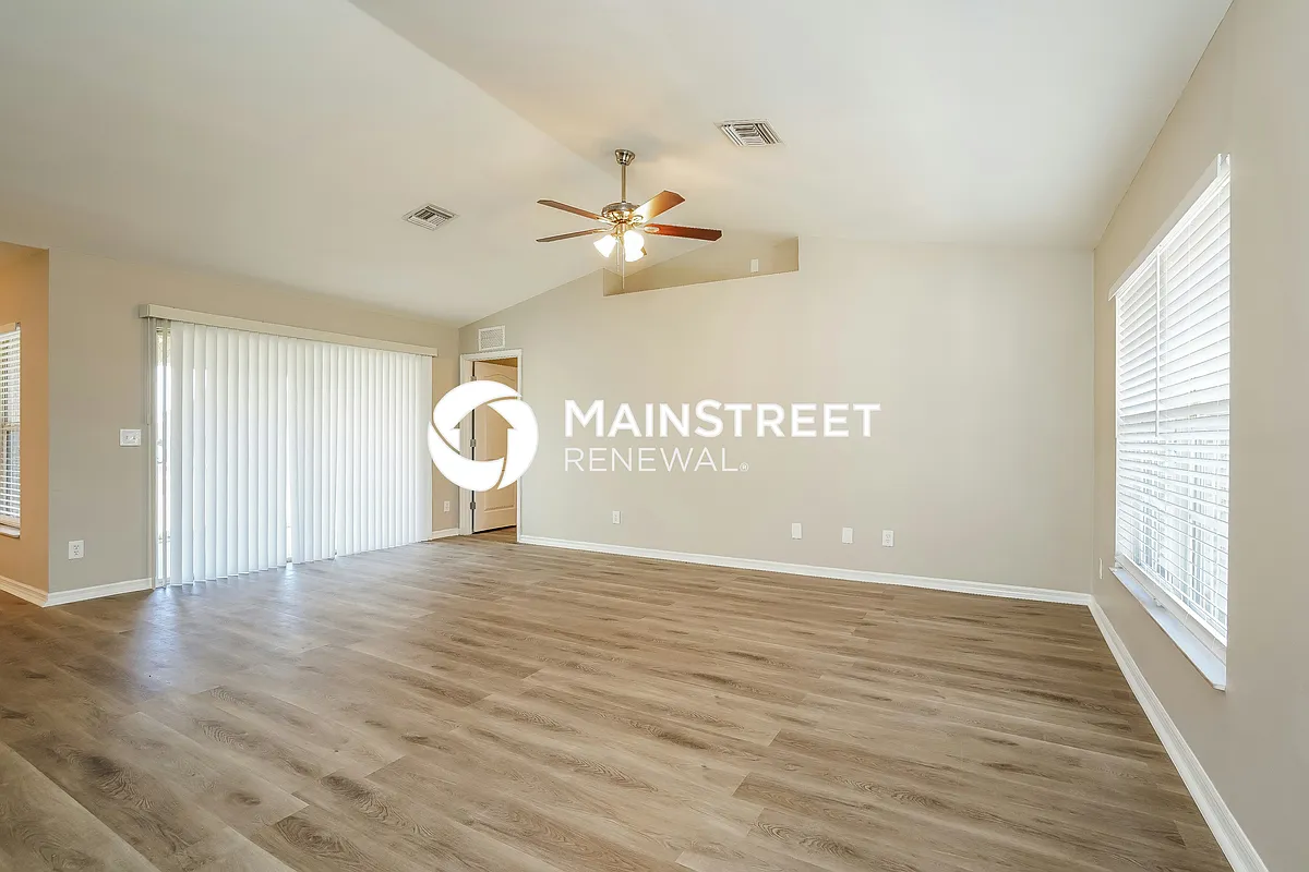 Living Room - 113 NW 29th Ave