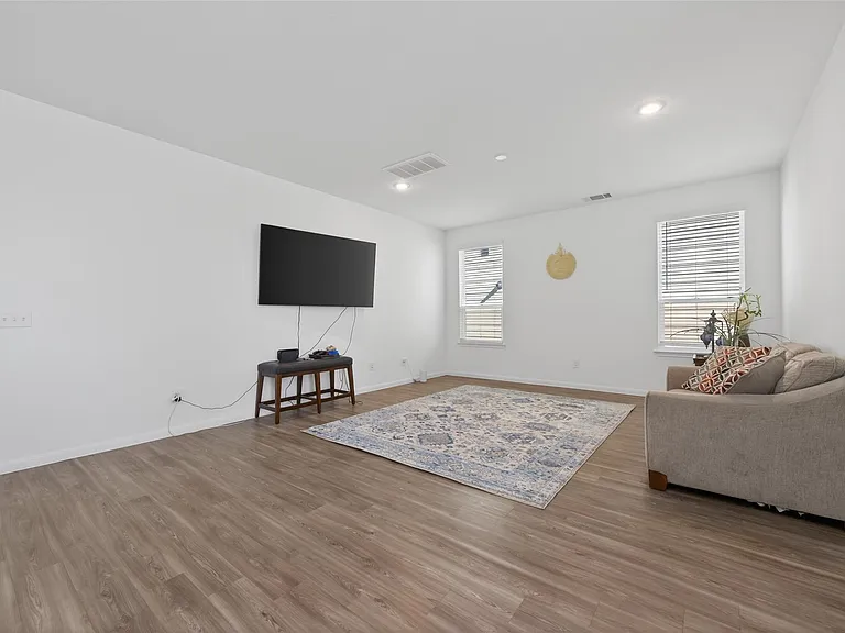 7326 Madison Commons Ln — Photo 8