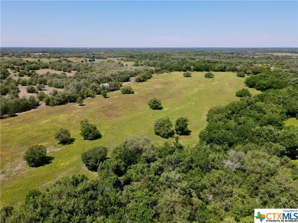 2660 County Road 397, Moulton, TX 77975