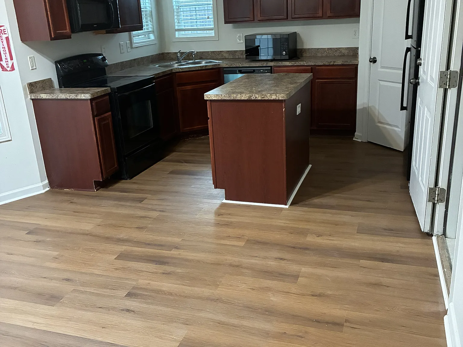 4 bed, 2499 sqft, $2,400 — Photo 3