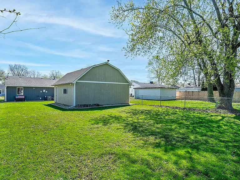 8124 Robertson Pl — Photo 21