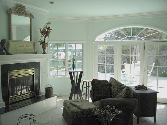 Beautiful Light & Bright Living Area