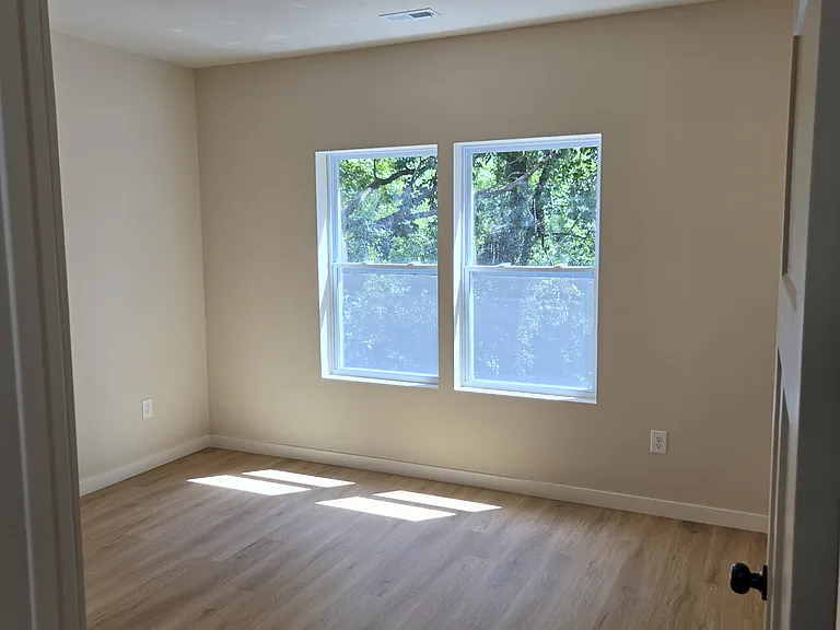 5724 Wallwood Rd — Photo 15