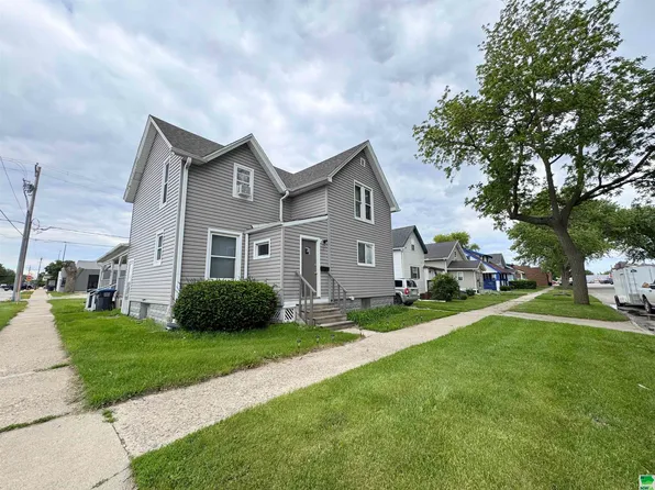 731 Michigan St, Storm Lake, IA 50588