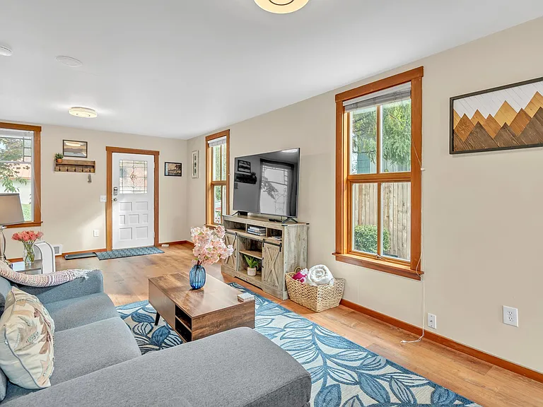 536 Bell St — Photo 3