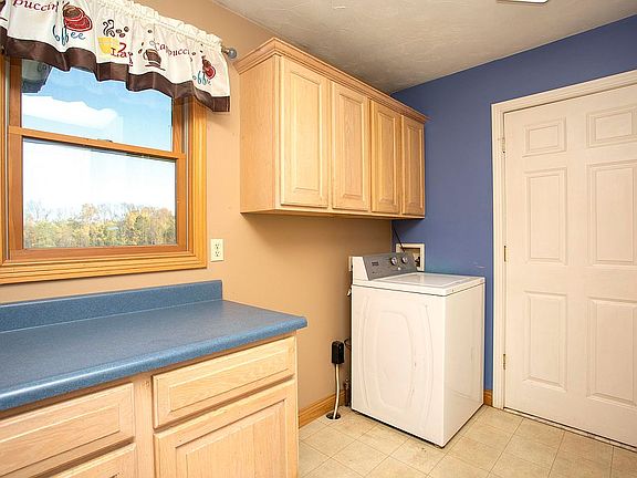4th image of 13575 E L Ave